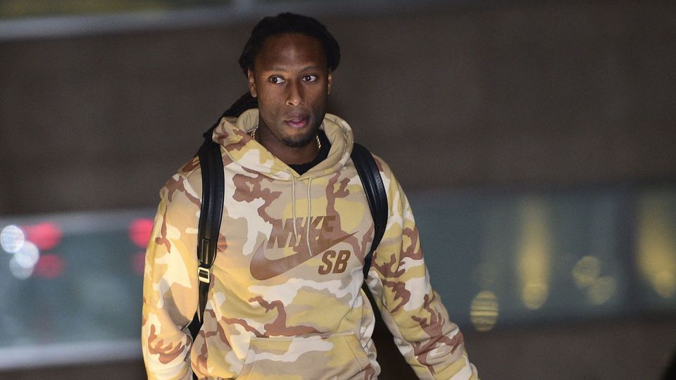 Rúben Semedo com uma mochila às costas