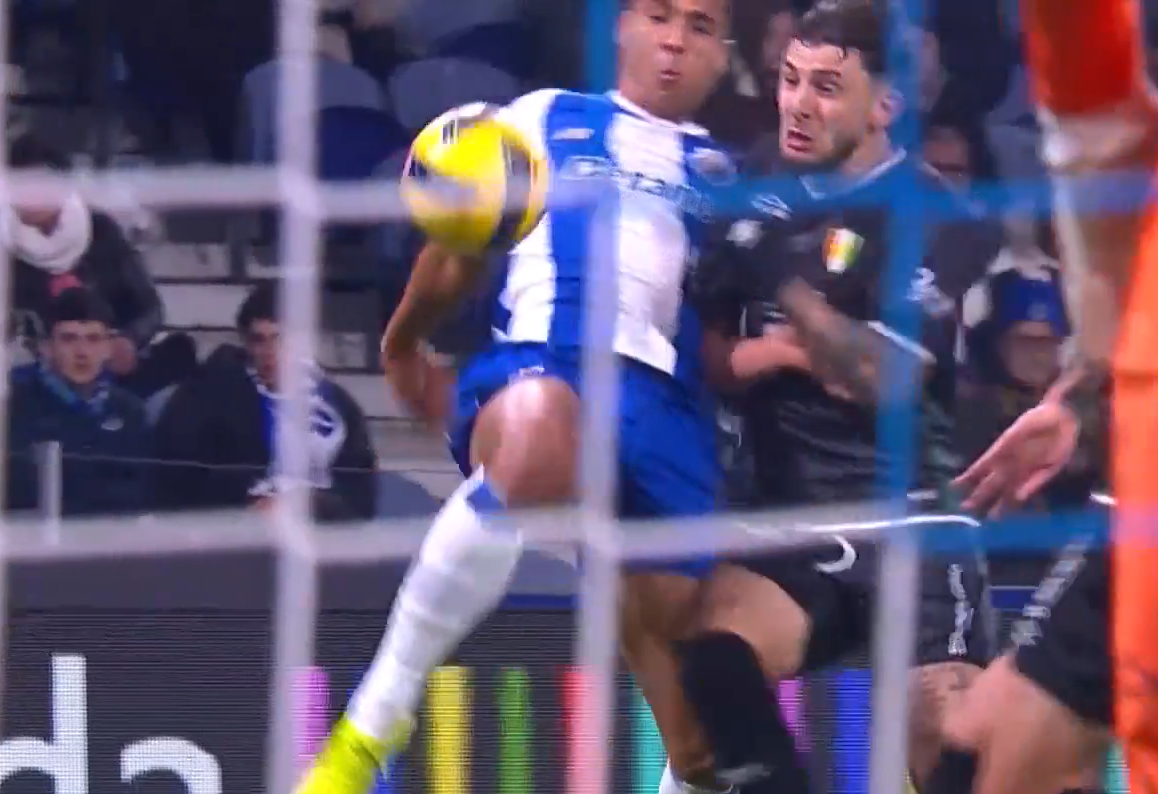 FC Porto-E. Amadora (Liga): Penálti sobre Alberto bem assinalado, analisou Pedro Henriques. «Bernardo Schappo chega depois e fora de tempo pontapeia o pé do jogador portista, derrubando-o.»