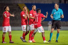 João Pinheiro foi muito contestado pelo Santa Clara no jogo da Taça de Portugal com o Sporting - Foto: Eduardo Costa/LUSA