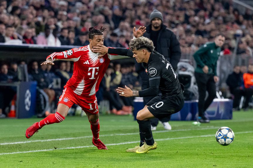 Maxi Araújo em disputa árdua pela bola com Michael Olise no encontro com o Bayern para a Liga dos Campeões (Foto IMAGO)