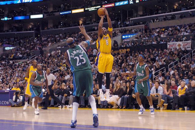 Encontro terminou com um 112-90 para os Lakers