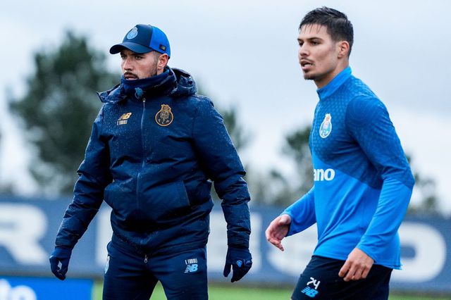Francesco Farioli e Francisco Moura no treino de hoje — FOTO: FC Porto