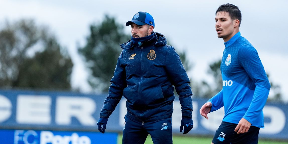 Francesco Farioli e Francisco Moura no treino de hoje — FOTO: FC Porto