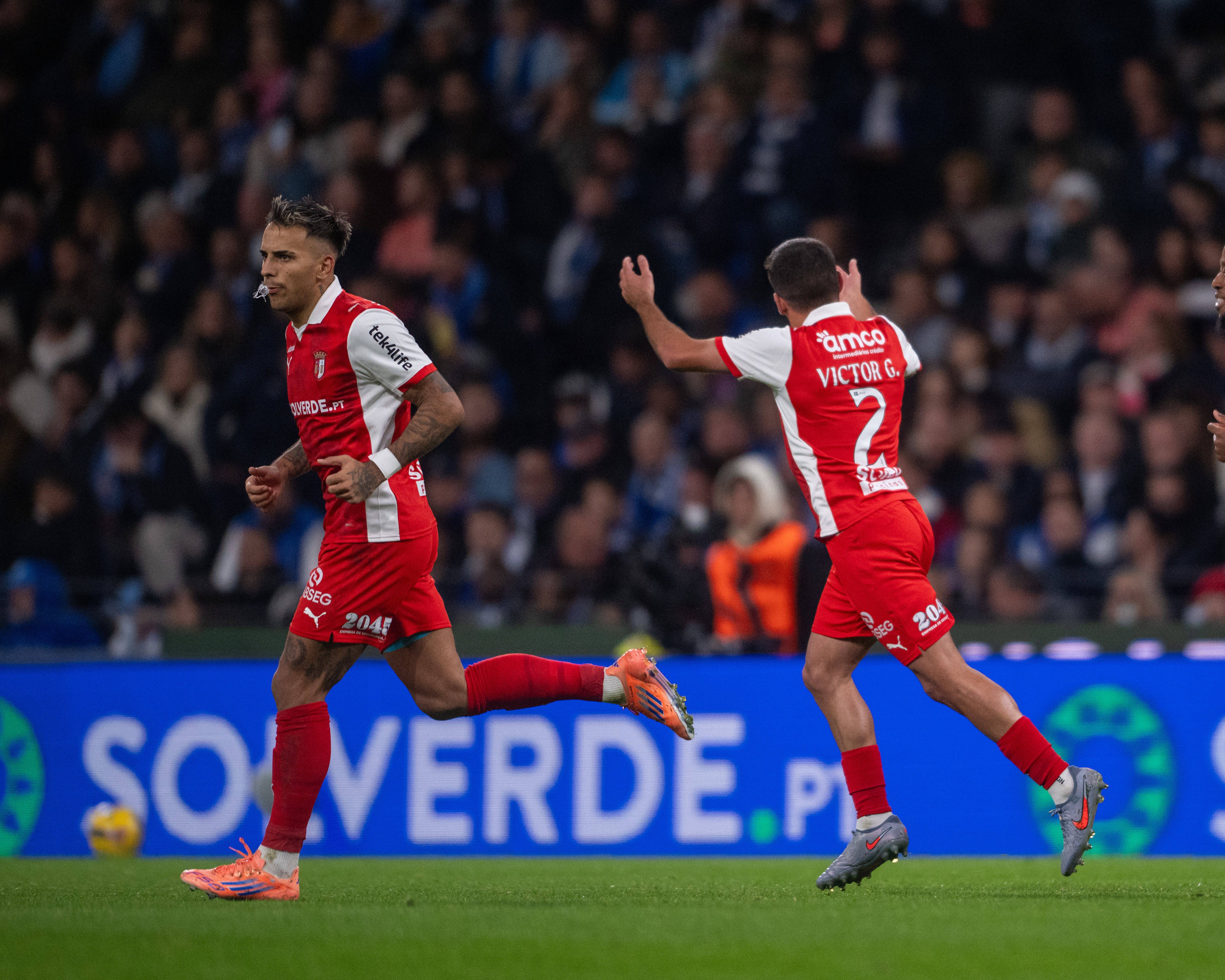 FC Porto-SC Braga (Liga): Golo bem validado aos arsenalistas, apesar dos protestos. «Alberto e Lagerbielke usam os braços mutuamente. Nestas circunstâncias o lance é para seguir. Tudo legal», analisou Pedro Henriques.