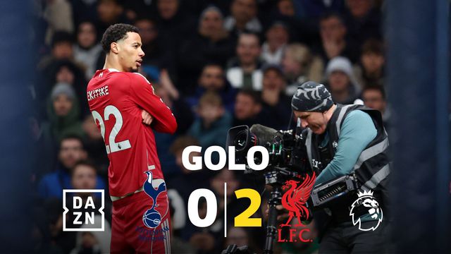 Ekitiké salta mais alto que Romero e faz o segundo do Liverpool