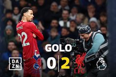 Ekitiké salta mais alto que Romero e faz o segundo do Liverpool