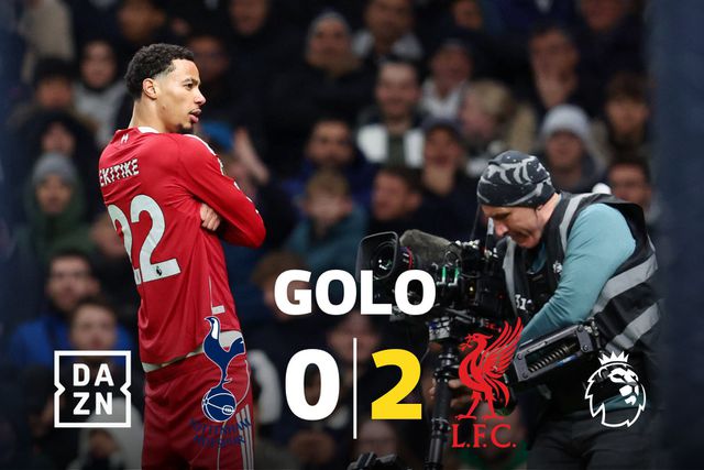 Ekitiké salta mais alto que Romero e faz o segundo do Liverpool