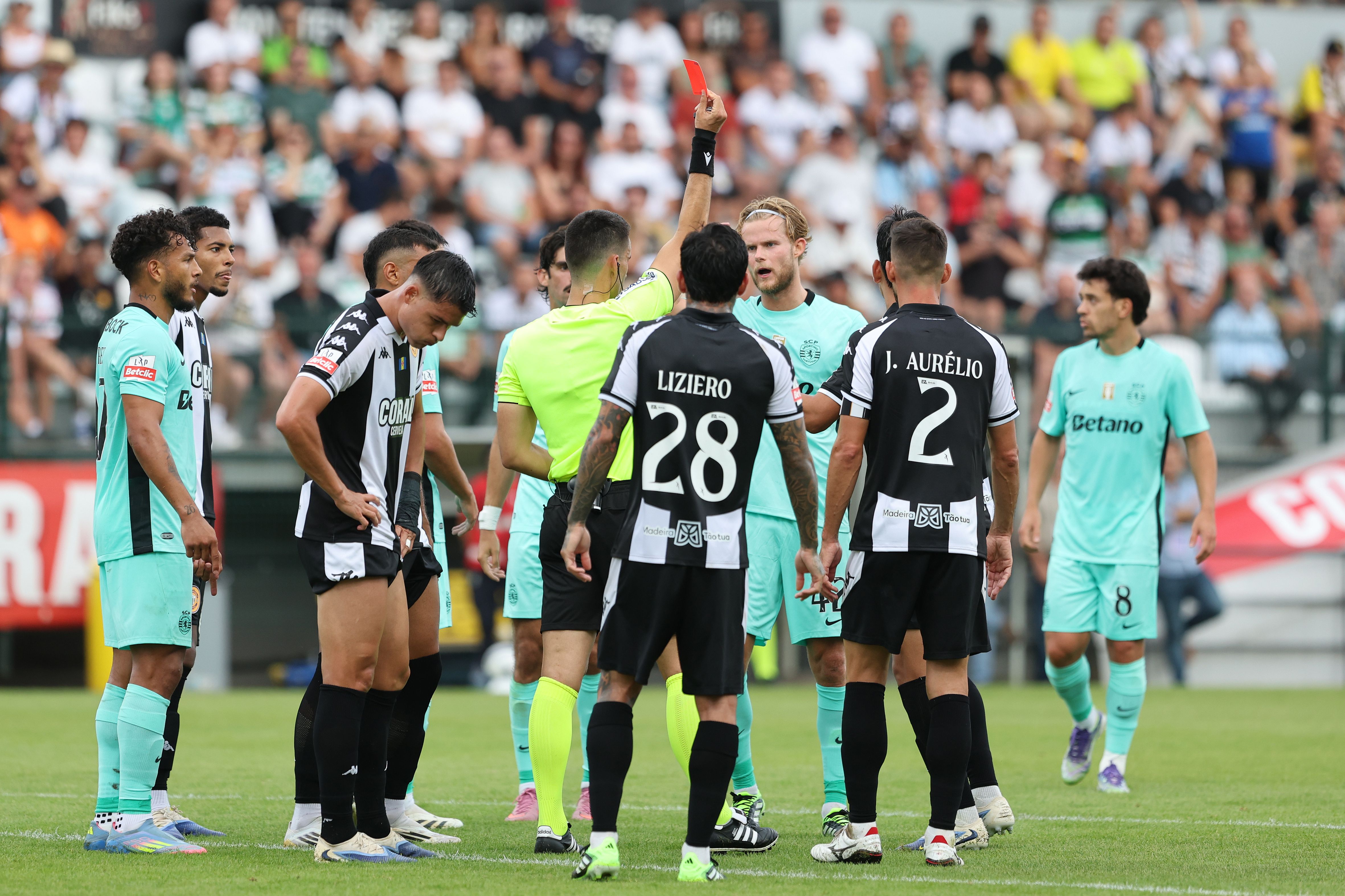 Nacional-Sporting (Liga): Amarelo mal mostrado por Bruno Costa a Pablo Ruan, aos 26', segundo Pedro Henriques. O jogador dos madeirenses acabaria por ver um segundo amarelo aos 37' e consequente vermelho. «Apenas houve um choque no joelho esquerdo.»