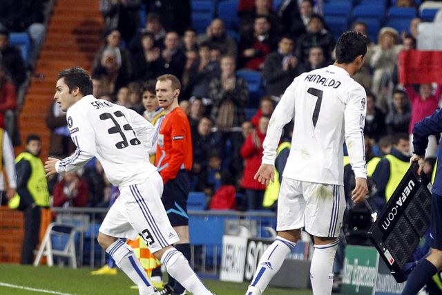 Pablo Sarabia, número 33, a render Cristiano Ronaldo no Real Madrid