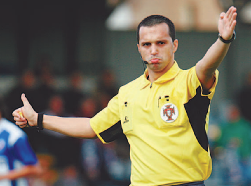 Rui Silva como árbitro principal em 2008 (Foto: Miguel Nunes)