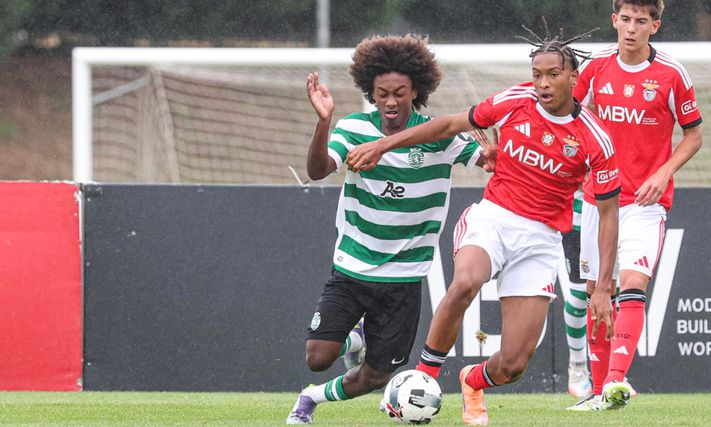 Duelo entre Benfica e Sporting em juvenis, na época 2025/26 (Foto: SL Benfica)