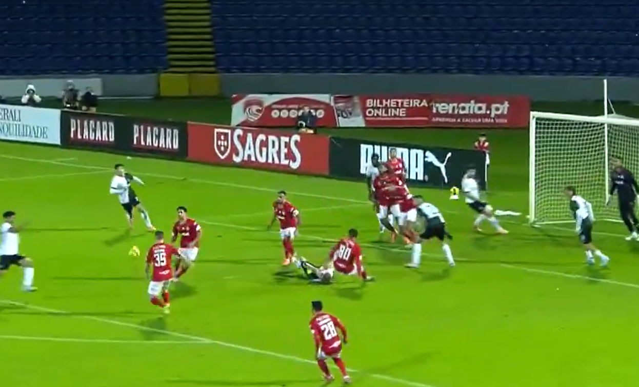 Ainda sobre o lance com Hjulmand. «Não há de todo motivo para infração. Um pontapé de penálti mal assinalado com responsabilidades divididas entre o VAR e o árbitro», analisou Pedro Henriques.