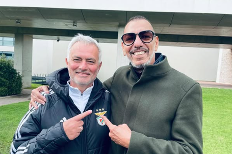 José Mourinho e Carlos Mozer, respetivamente treinador e antigo central e adjunto no Benfica - Foto SL Benfica