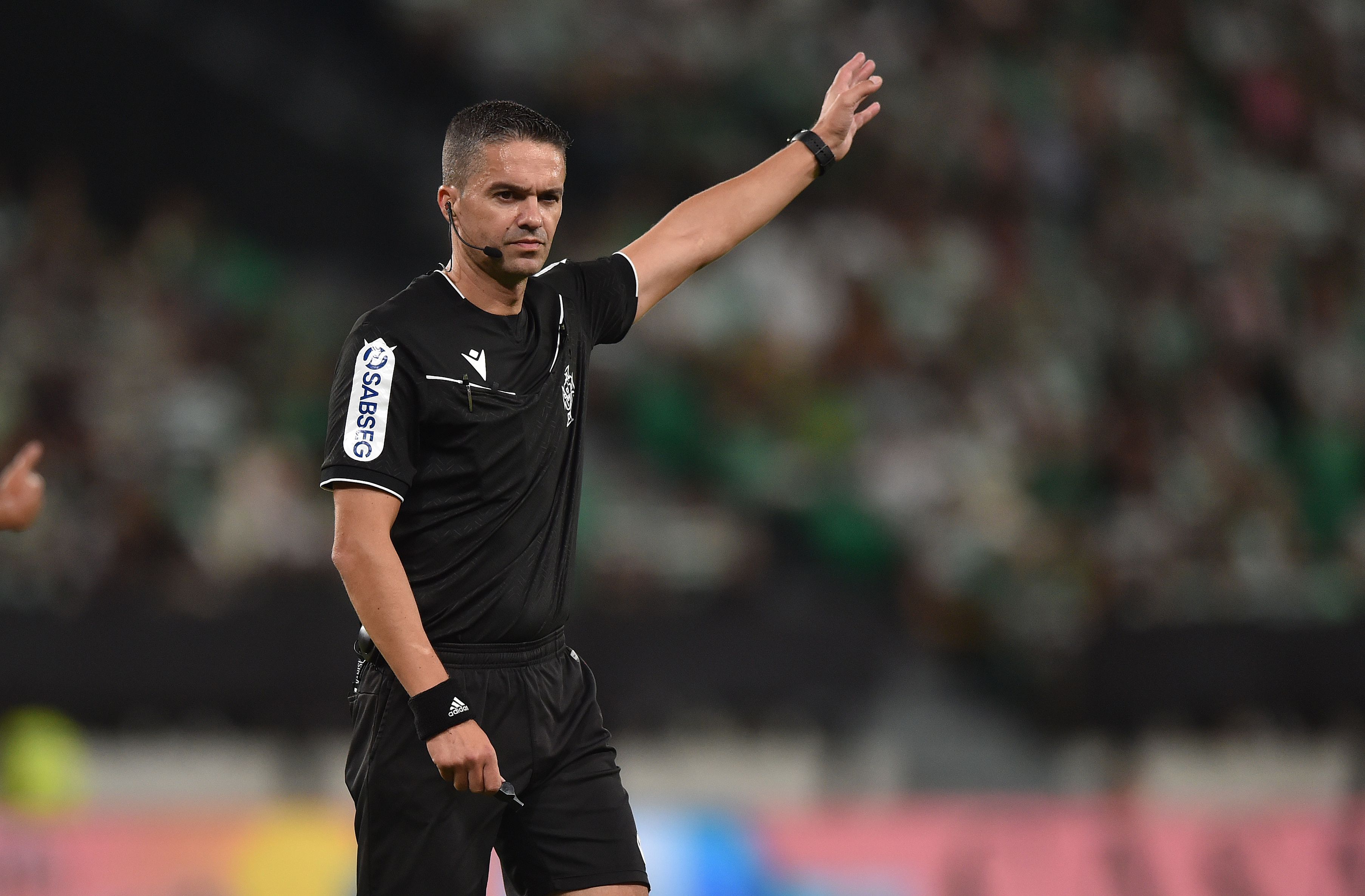 Sporting-Arouca (Liga): Hélder Malheiro assinalou penálti para os leões após ser alertado pelo VAR e mostrou vermelho a Nandín. Pedro Henriques destaca o papel do VAR e percebe o vermelho mostrado, embora não concorde totalmente - Foto: Miguel Nunes