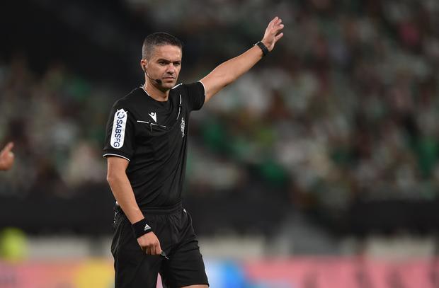 Sporting-Arouca (Liga): Hélder Malheiro assinalou penálti para os leões após ser alertado pelo VAR e mostrou vermelho a Nandín. Pedro Henriques destaca o papel do VAR e percebe o vermelho mostrado, embora não concorde totalmente - Foto: Miguel Nunes