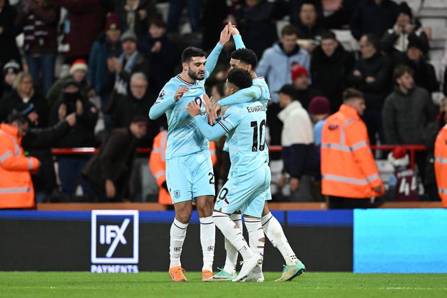 Festejos do Burnley na casa do Bournemouth