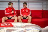 Dahl chegou aos 50 jogos pelo Benfica e teve direito a entrevistador... especial (foto SL Benfica)