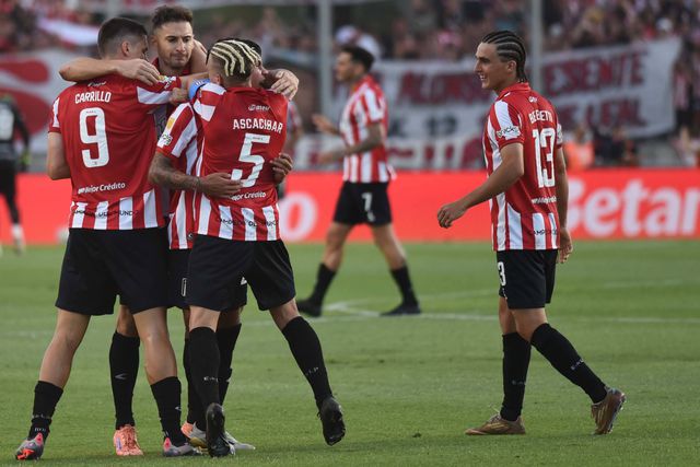 Estudiantes bateu o Platense na final do Trofeo de Campeones. Foto: IMAGO