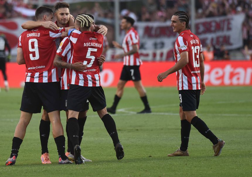 Estudiantes bateu o Platense na final do Trofeo de Campeones. Foto: IMAGO