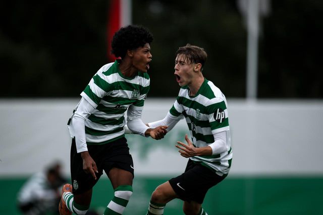 Vitória leonina no duelo entre Benfica e Sporting em juvenis, na época 2025/26 (Foto: José Lorvão/Sporting)