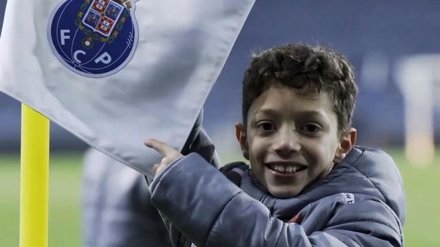 Os «reis da pose»: os bastidores da fotografia que está a dar que falar no Dragão