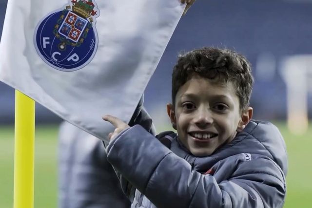 Os «reis da pose»: os bastidores da fotografia que está a dar que falar no Dragão
