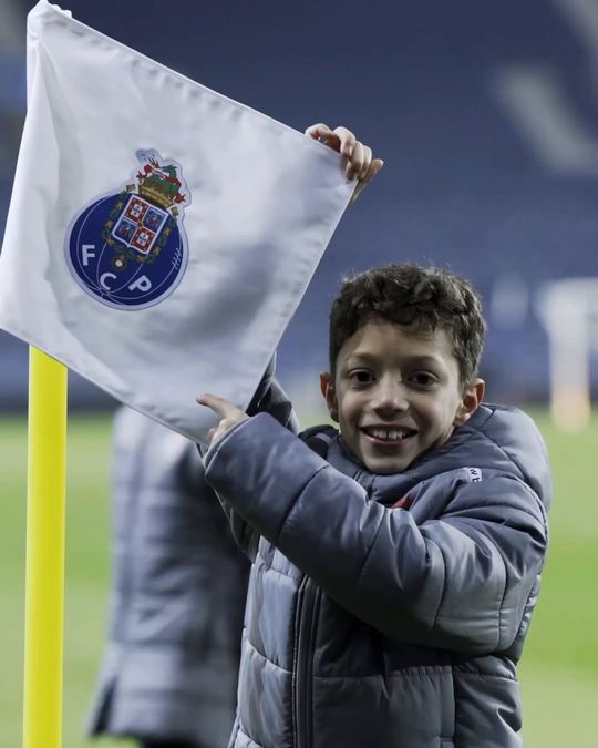 Os «reis da pose»: os bastidores da fotografia que está a dar que falar no Dragão