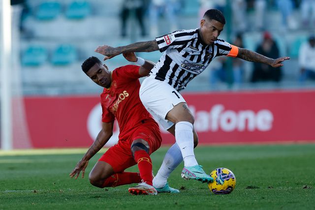 Galos autoritários acabaram com a seca no Algarve: a crónica do jogo em Portimão