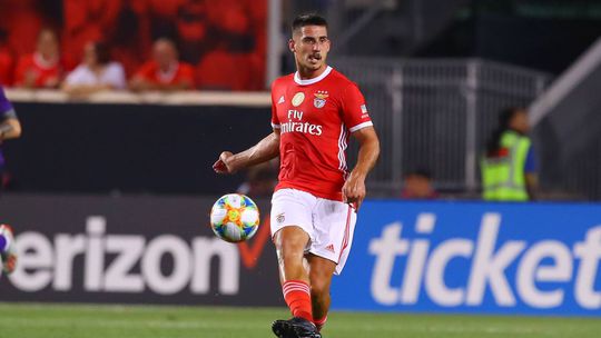 Oficial: ex-Benfica ruma à Grécia