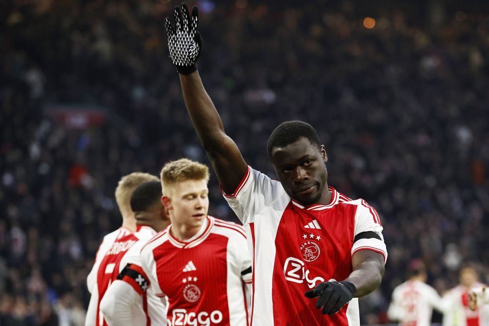 Ajax em recuperação já está nos lugares europeus com ajuda de Carlos Forbs