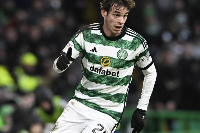 O 'chapéu' de Paulo Bernardo que deu vantagem ao Celtic (vídeo)