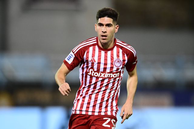 Fran Navarro volta a marcar na vitória do Olympiakos, de Carvalhal