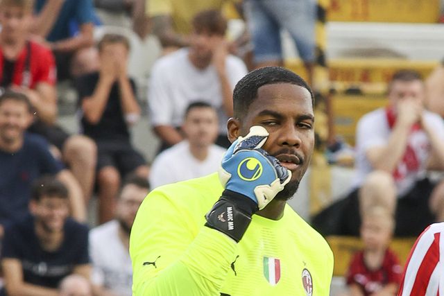 Ex-Benfica dá voz na defesa a Maignan