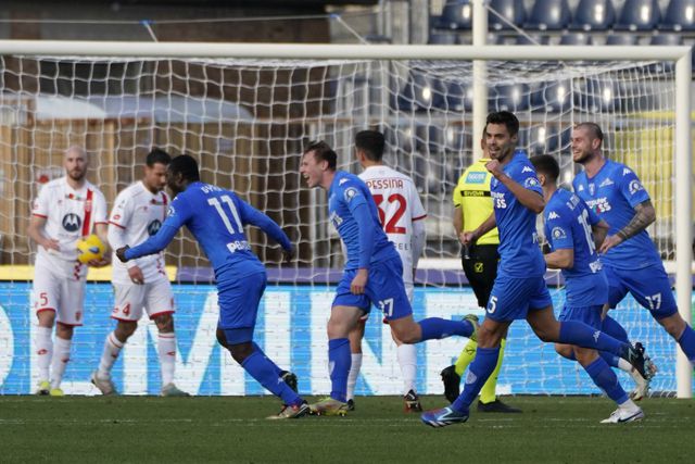 'Hat trick' de Zurkowski trama Monza de Dany Mota