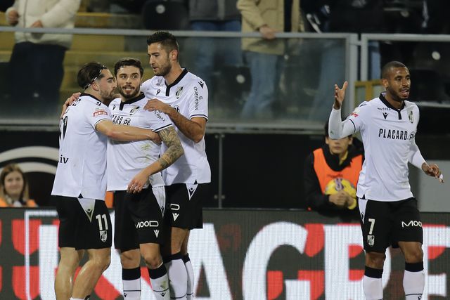 Destaques do V. Guimarães-E. Amadora: Nuno Santos espalhou classe e Régis batalhou bastante