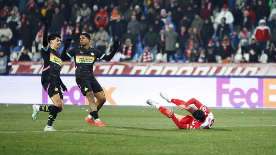 Vídeo: PSV fez três golos de canto, mas passou por susto (resumo)