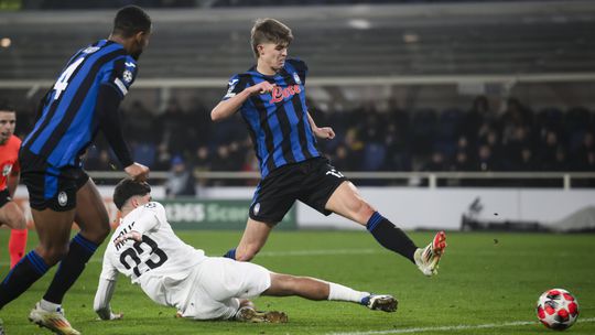 VÍDEO: De Ketelaere marca e Atalanta passeia frente ao Sturm Graz