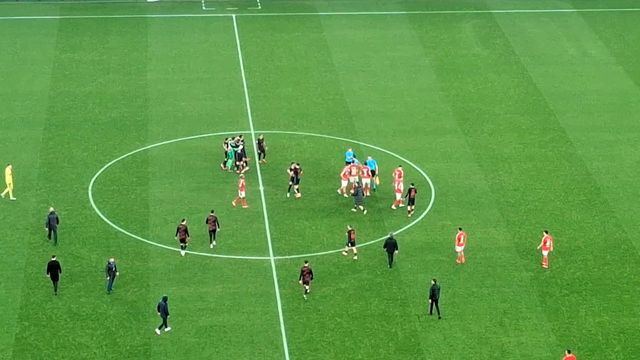 Bancadas da Luz em polvorosa com o árbitro no final do Benfica-Barcelona