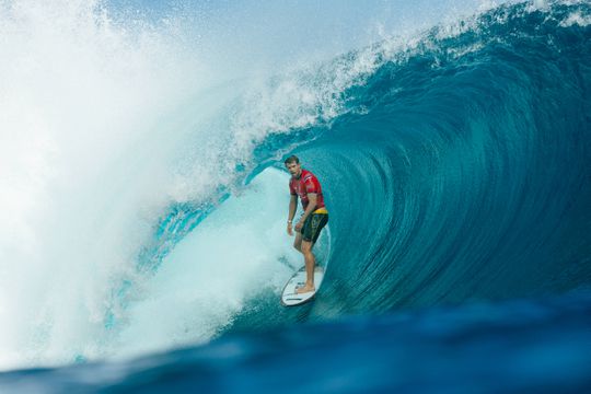 O que se passa para os campeões mundiais de surf quererem ir apanhar 'outras' ondas?