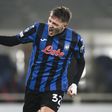 Retegui festeja o golo marcado pela Atalanta ao Sturm Graz