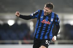 Retegui festeja o golo marcado pela Atalanta ao Sturm Graz
