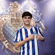 Médio Salvador Ribeiro assinou primeiro contrato profissional com os portistas (FOTO: FC PORTO)