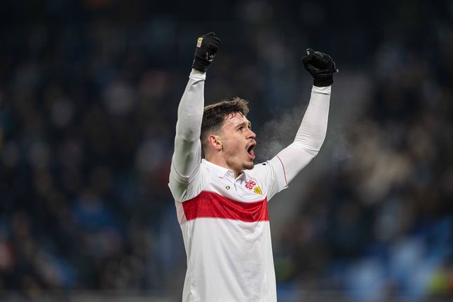 Fabian Rieder, que fez o terceiro golo do Estugarda, a festejar