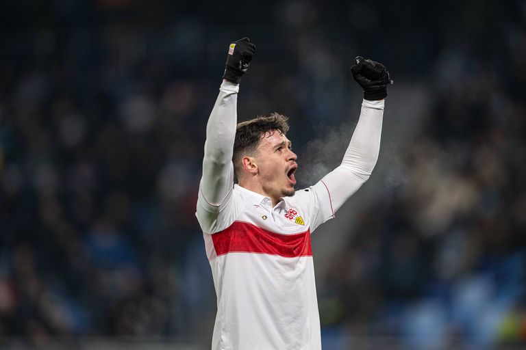 Fabian Rieder, que fez o terceiro golo do Estugarda, a festejar