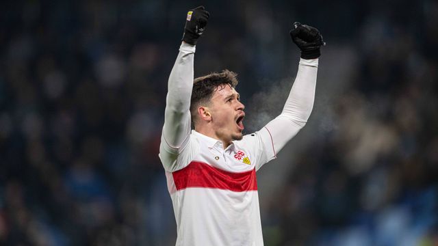 Fabian Rieder, que fez o terceiro golo do Estugarda, a festejar