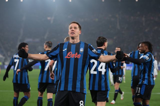 Pasalic a celebrar o segundo golo de cinco da Atalanta ao Sturm Graz