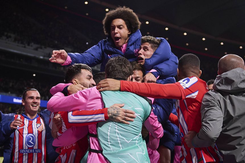 Jogadores do Atlético Madrid festejam triunfo sobre o Bayer Leverkusen