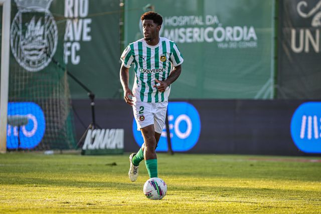 Jonathan Panzo já se treina no relvado e pode regressar em breve à competição