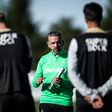 Rui Borges dá indicações no treino