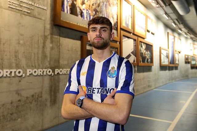 Avançado Leonardo Vonic, da equipa B, treinou-se esta terça-feira com a equipa principal (FOTO: FC PORTO)